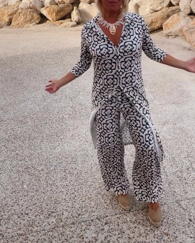 Amalia™ | Vintage Printed Two-Piece Set with Lapels and Buttons
