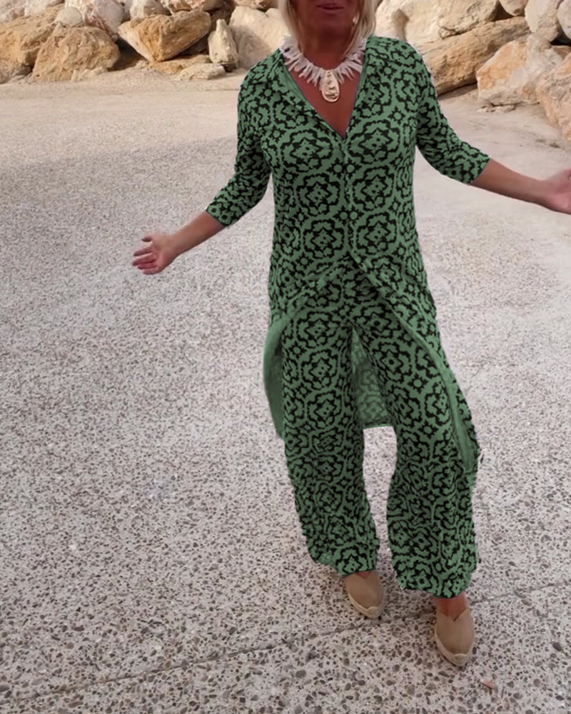 Amalia™ | Vintage Printed Two-Piece Set with Lapels and Buttons