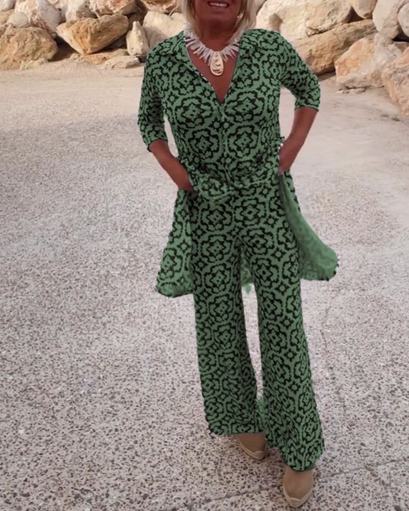 Amalia™ | Vintage Printed Two-Piece Set with Lapels and Buttons