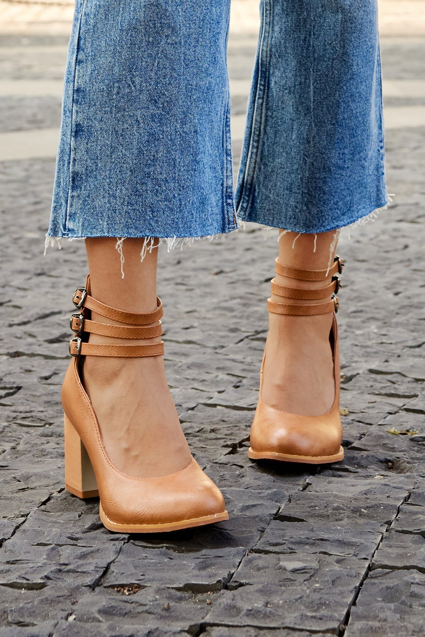 Casilda | Flat sandals with ankle strap and chunky heel