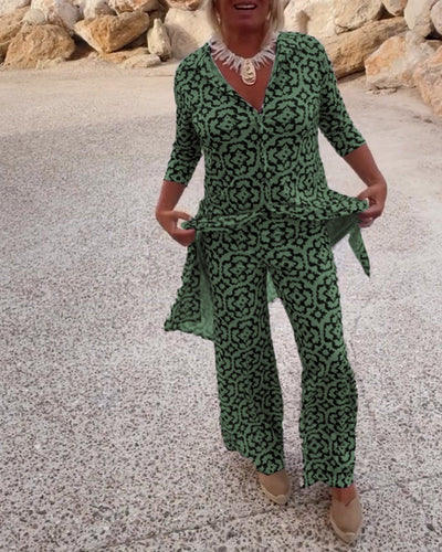 Amalia™ | Vintage Printed Two-Piece Set with Lapels and Buttons