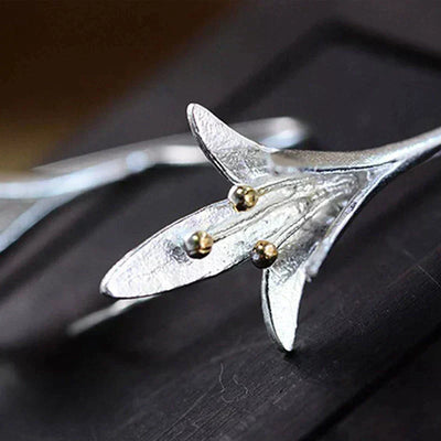 Tyra™ | Silver Earrings with Flower