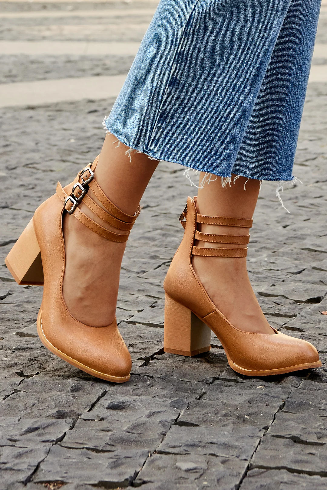 Casilda | Flat sandals with ankle strap and chunky heel