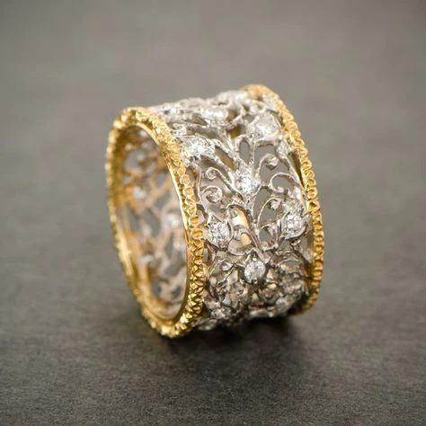 Märta™ | Vintage ring with crystal and golden ivy